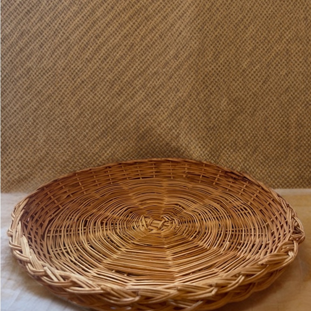 Serveware Set with Rustic Charm - Picture 3 of 5